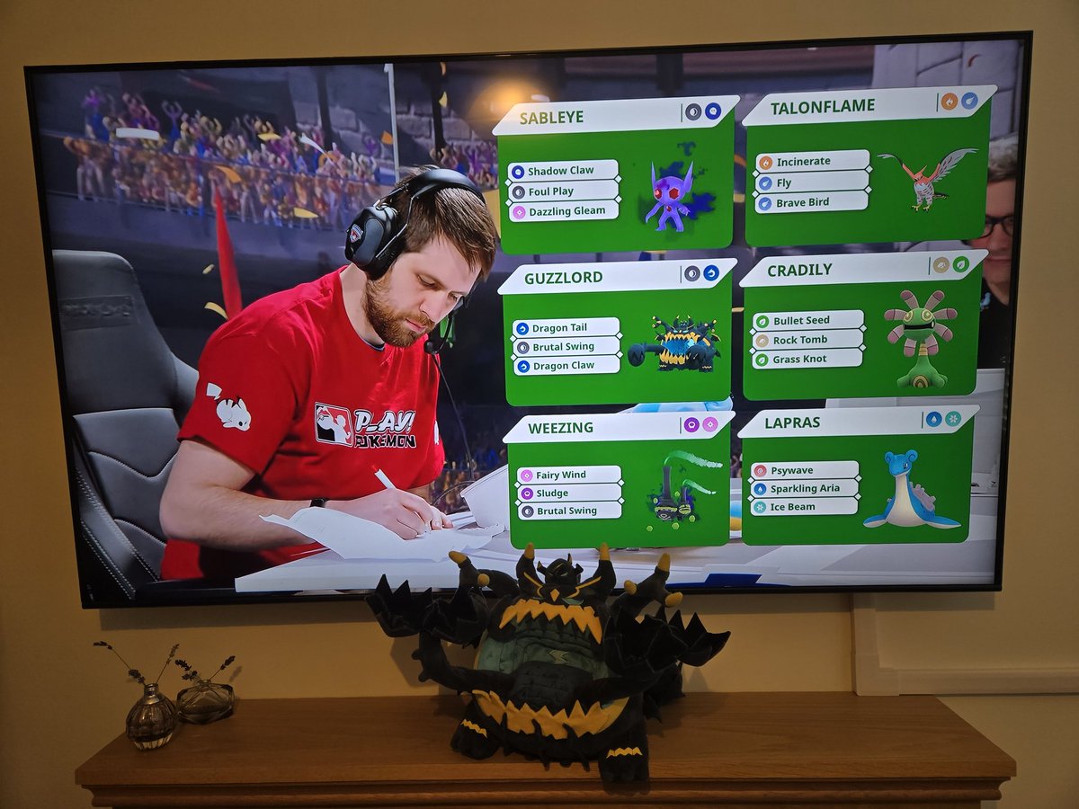 Though we couldn't make the Pokémon GO Stockholm Regionals this year due to the power outage at Heathrow Airport yesterday, Guzzlord and I are super happy to see may chompers represented. Good luck all
#pokemongo #PlayPokemon