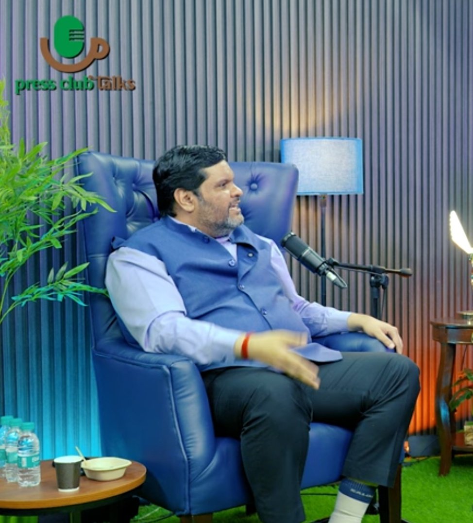 NewsAlgebraIND's tweet image. 🚨 GOURAV VALLABH : &quot;Kharge sent a person to Rajya Sabha twice because he brought him good quality meat regularly&quot; 

INTERVIEWER AADESH ⚡: What? 😳

GOURAV VALLABH : &quot;That person has only one talent, he knows which place in Delhi sells good-quality meat&quot;

&quot;Only sycophancy works…