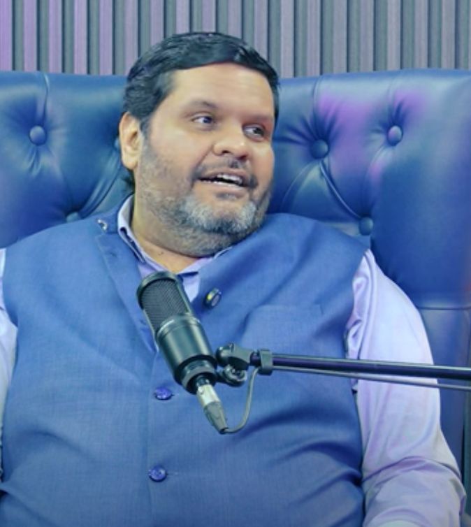 NewsAlgebraIND's tweet image. 🚨 GOURAV VALLABH : &quot;Kharge sent a person to Rajya Sabha twice because he brought him good quality meat regularly&quot; 

INTERVIEWER AADESH ⚡: What? 😳

GOURAV VALLABH : &quot;That person has only one talent, he knows which place in Delhi sells good-quality meat&quot;

&quot;Only sycophancy works…