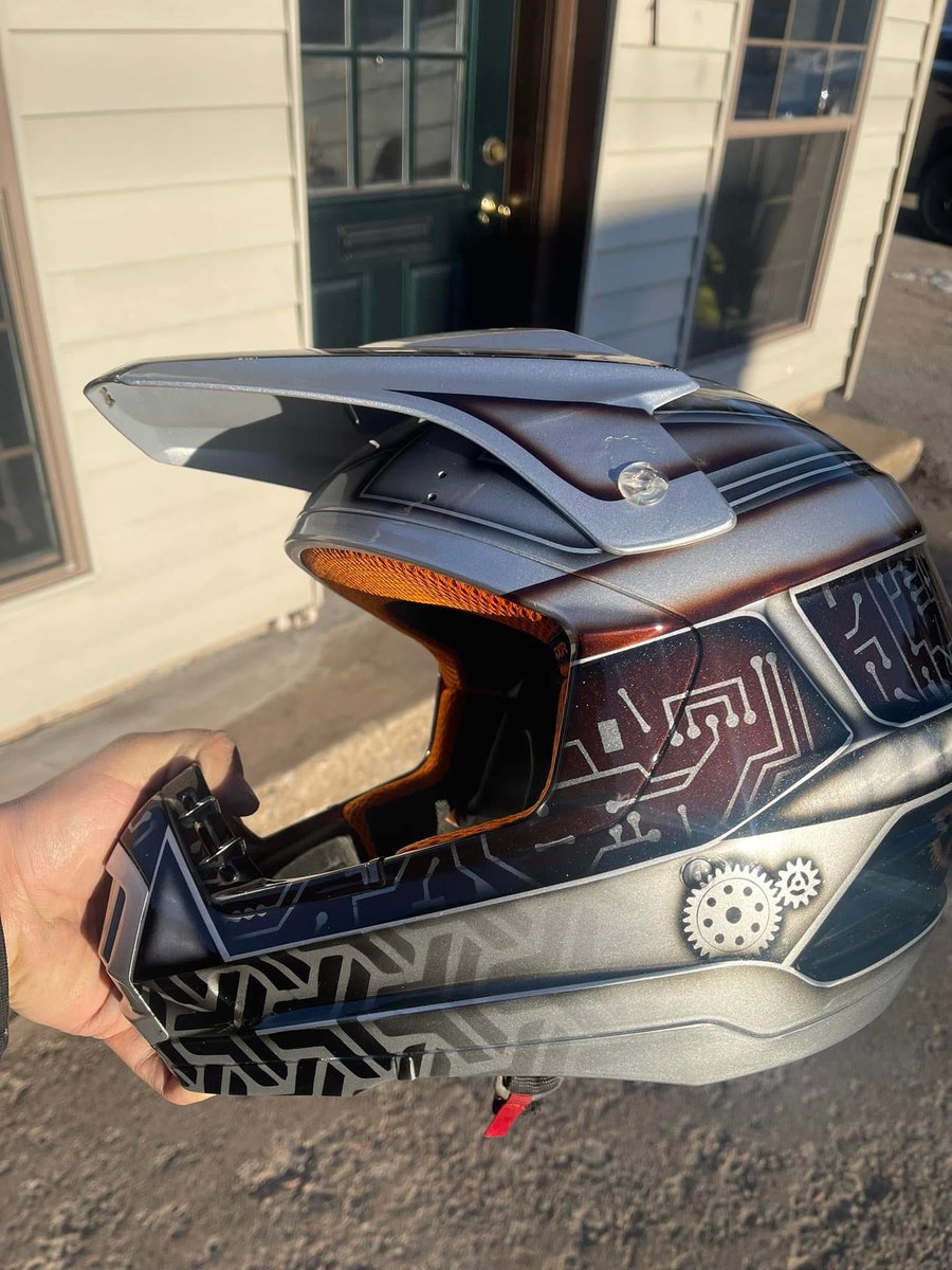 FoxPaintOffical's tweet photo. #customhelmet #snowcross #motohelmet #moto #SupercrossLIVE https://t.co/Cau2UPED2t