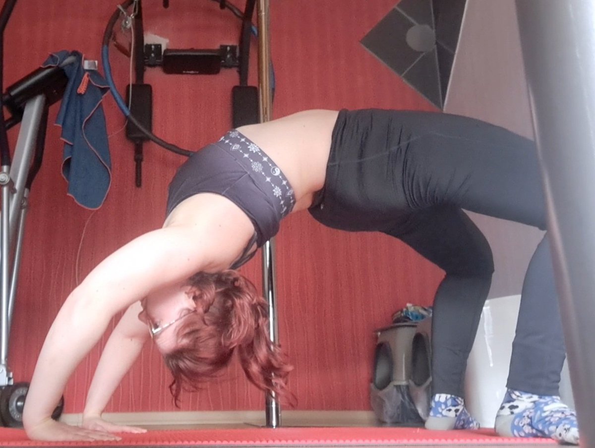 ScarletsFlame's tweet image. After 2,5 months of training.
With some weeks without training
First progress #flextraining #fitness #workout #training