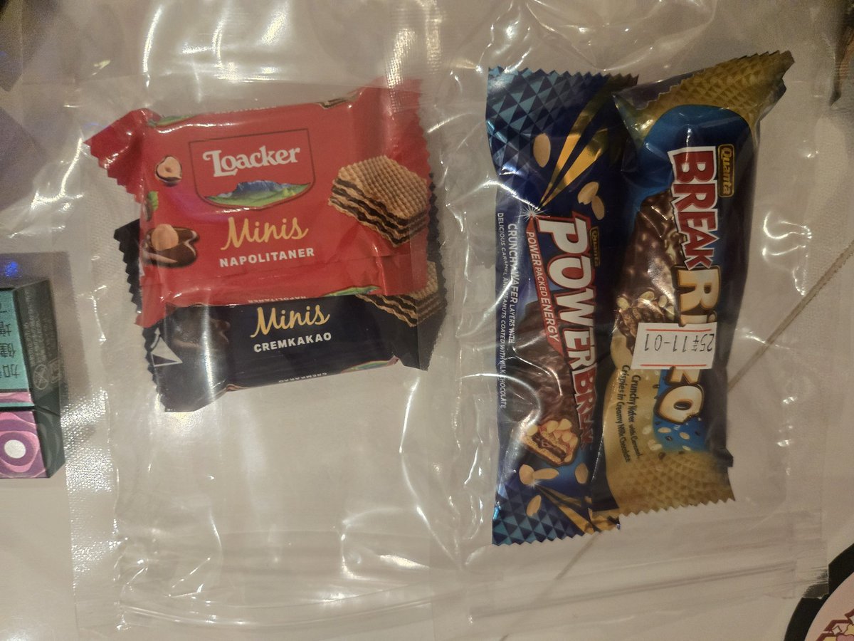 池袋で外国人に話しかけられて迷子かなっておもって対応したら1000円でお菓子買ってくださいと言われました。調べたら詐欺かも。うぃる初詐欺

#池袋　#外国人留学生
