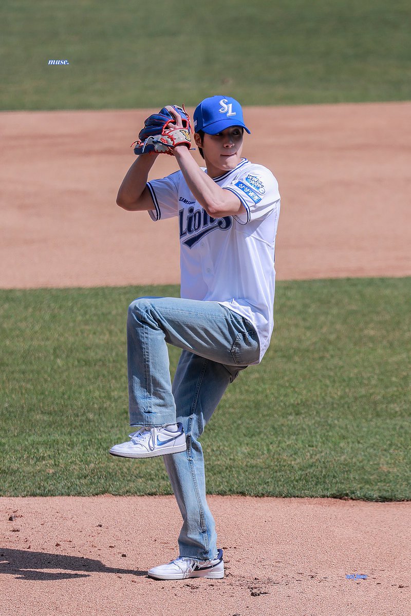 karena hari ini aku lgi bahagia bgtt , jeno first pitch , jeno update ig , jeno bbl🥹🥹

mau adain giveaway saldo ewallet receh spay buat 1orang

rt+like &amp; komen 

JENO OPENING FIRST PITCH
#SAMSUNGLIONSXJENO
#제노_삼성라이온즈_시구

end besok , goodluck💙