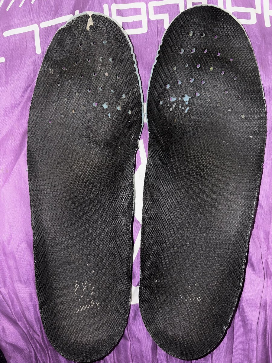 Ld2Pr's tweet photo. 部活用シューズ
希望価格8000円
3年使用
3年の6月末から洗って無いです。
3月まで顔出してたので使用してました。

他質問あればお気軽に！

高校生 上履き jk
#上履き #jk #上履き売ります #売り子jk #上履き販売　#部活シューズ https://t.co/nY3r1OwCki