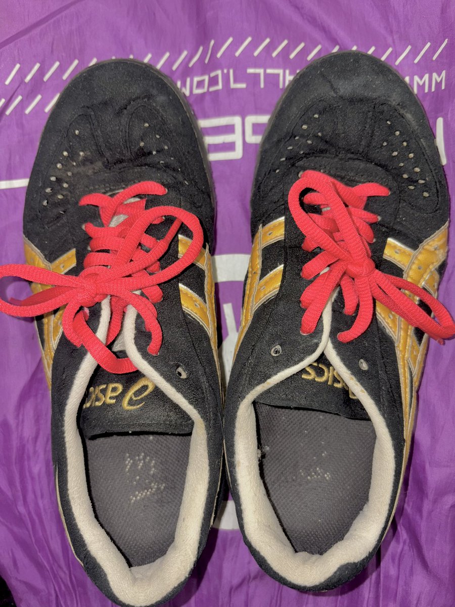 Ld2Pr's tweet photo. 部活用シューズ
希望価格8000円
3年使用
3年の6月末から洗って無いです。
3月まで顔出してたので使用してました。

他質問あればお気軽に！

高校生 上履き jk
#上履き #jk #上履き売ります #売り子jk #上履き販売　#部活シューズ https://t.co/nY3r1OwCki