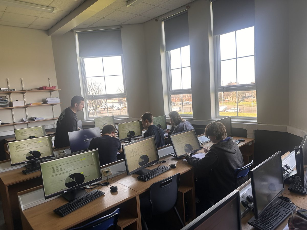 hhs4tl's tweet image. Saturday School. 10am start & we are all now onto our first You Do!
Business Studies & pizza feast for lunch.
Well done to pupils for getting in & shout out to Mr Haygarth & Mr Henesy, we couldn’t offer all this support for our pupils without the dedication of our staff team.