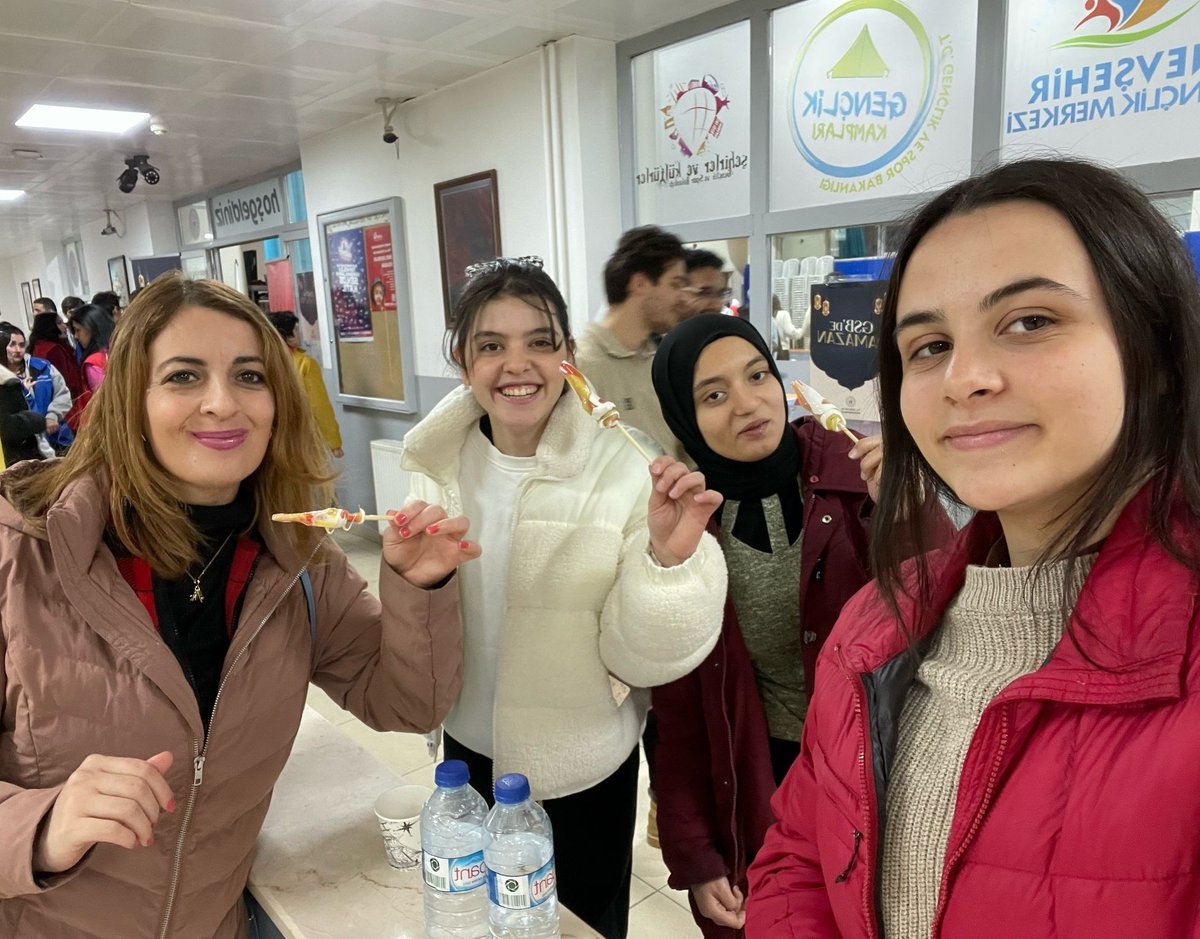 Öğrencilerimle Gençlik Spor Bakanlığımızın İftar davetine katıldık.Bizi ağırlayan Nevşehir Gençlik Merkezine,Avanostan katılımımızı sağlayan Avanos Tarik Keseci Gençlik merkezine teşekkür ederiz❤️🇹🇷Hayırlı Ramazanlar❤️
<a href="/AvanosMem/">Avanos İlçe Milli Eğitim Müdürlüğü</a> <a href="/nevsehirmem/">Nevşehir İl Millî Eğitim Müdürlüğü</a> <a href="/gencliksporbak/">Gençlik ve Spor Bakanlığı 🇹🇷</a> <a href="/TCAvanos/">AVANOS KAYMAKAMLIĞI</a>