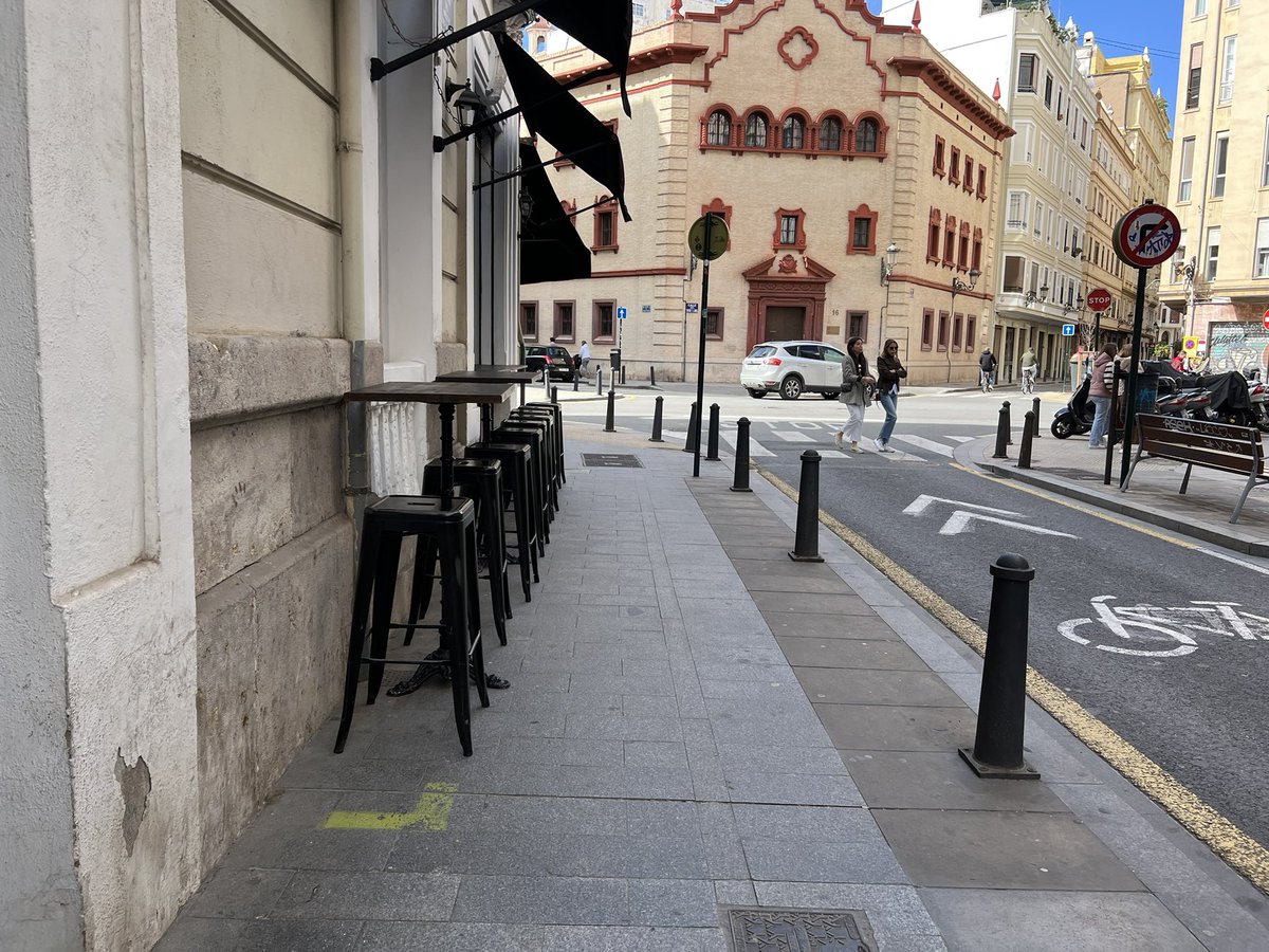 ValènciaCamina (@valencia_camina) on Twitter photo Obstáculos ilegales para personas que caminan. Presuntas marcas de ocupación sobre itinerario accesible peatonal que son causa de sanción al local. <a href="/policialocalvlc/">PoliciaLocalValència</a> <a href="/VlcMobilitat/">Mobilitat València</a>
⚠️<a href="/Fundacion_ONCE/">Fundación ONCE</a> <a href="/peatonesandando/">ANDANDO</a> Obstáculos ilegales para personas que caminan. Presuntas marcas de ocupación sobre itinerario accesible peatonal que son causa de sanción al local. <a href="/policialocalvlc/">PoliciaLocalValència</a> <a href="/VlcMobilitat/">Mobilitat València</a>
⚠️<a href="/Fundacion_ONCE/">Fundación ONCE</a> <a href="/peatonesandando/">ANDANDO</a>