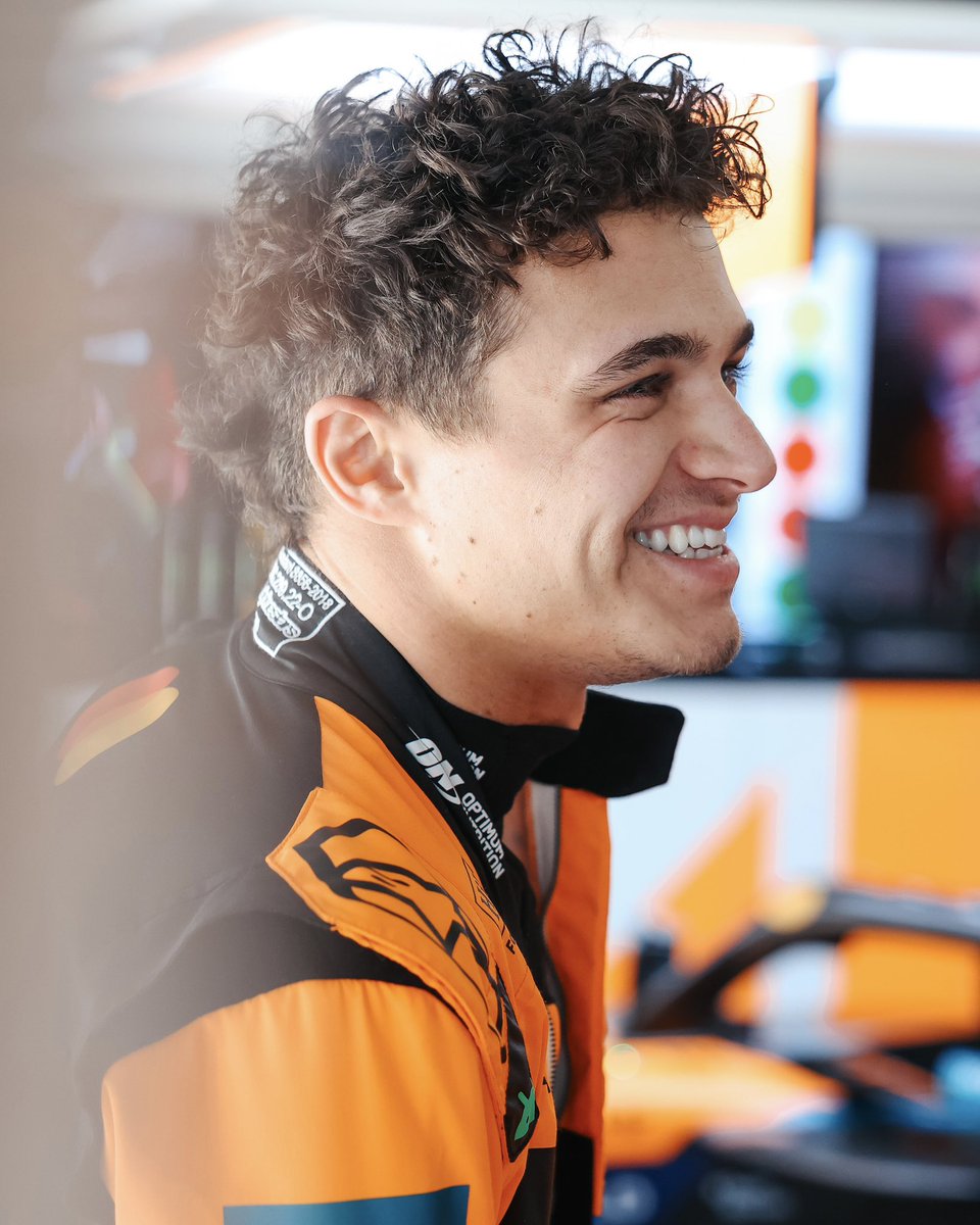 All smiles after a strong quali 💪

#McLaren | #ChineseGP 🇨🇳