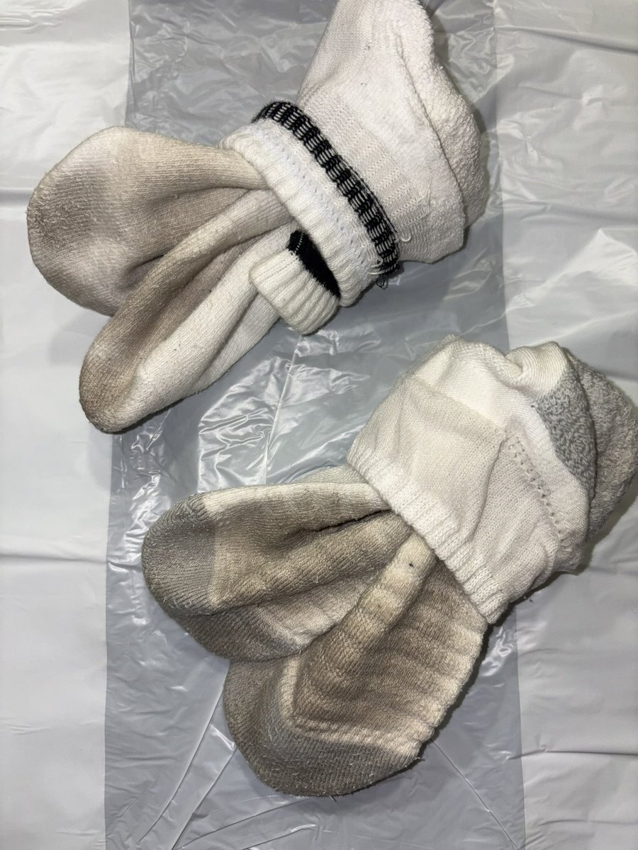 Ld2Pr's tweet photo. 部活用靴下
1足2500円
洗濯済みですが、履いて未洗濯で送ることも可能です🙆‍♀️
#靴下売ります #売り子 #jk
#匂いフェチ https://t.co/U12wKxdrAn