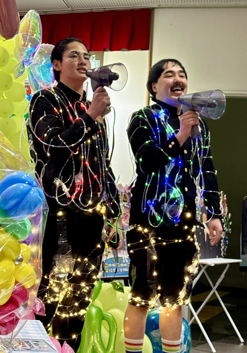 tukudani_fumi's tweet photo. 最後はお客さんに向けてお礼。
#ペ卒業公演
#UTUTU https://t.co/W3FzCRmK9e