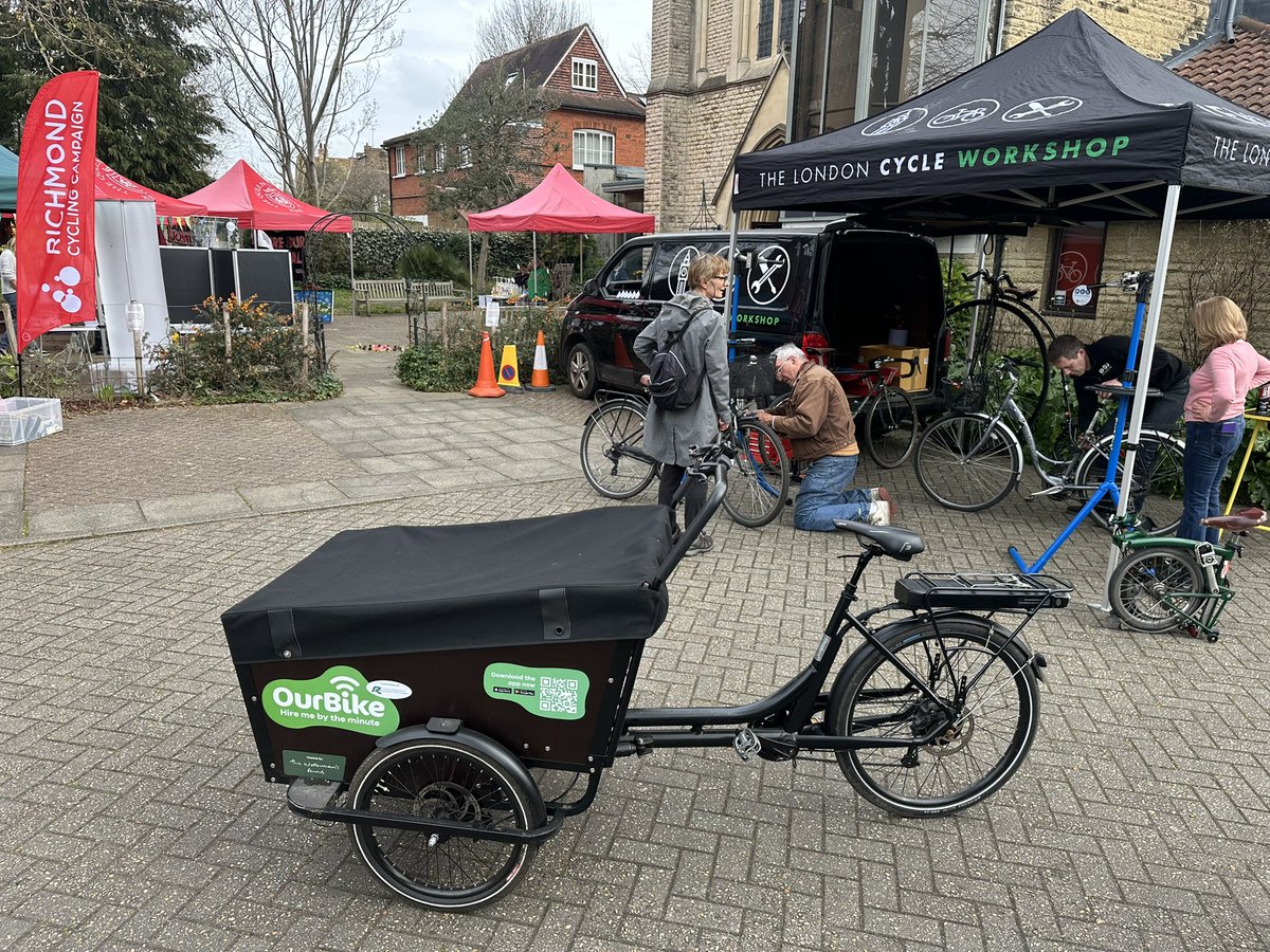 charliecampion's tweet photo. A trip to @KewEcofair  for the Barnes @OutBike cargo bike with some faulty electricals - great to meet live wire @theJeremyVine arriving to give a talk and Mayor @richardjpyne https://t.co/4dkjt75dbl