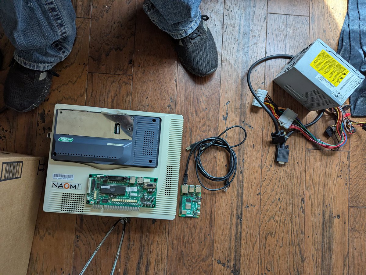 CableBoxMods's tweet image. Finally got a Naomi! Made even better by the fact that it came with a Netboot setup! Now to get my tri sync monitors up and running so I can run it in Hi-res as it should be 😍