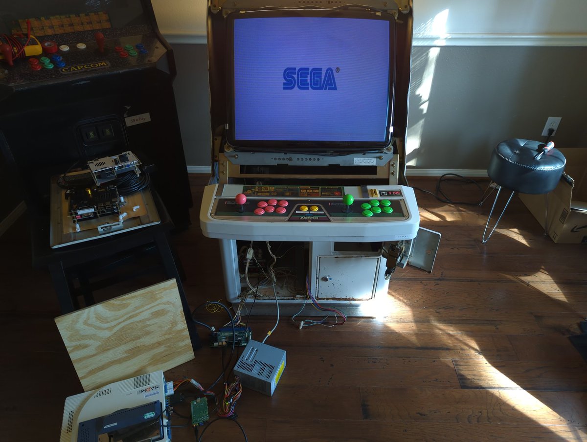 CableBoxMods's tweet image. Finally got a Naomi! Made even better by the fact that it came with a Netboot setup! Now to get my tri sync monitors up and running so I can run it in Hi-res as it should be 😍