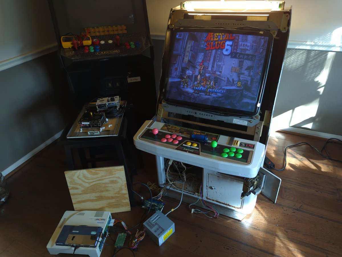 CableBoxMods's tweet image. Finally got a Naomi! Made even better by the fact that it came with a Netboot setup! Now to get my tri sync monitors up and running so I can run it in Hi-res as it should be 😍