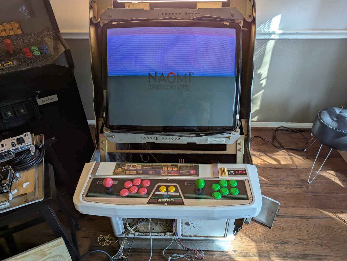 CableBoxMods's tweet image. Finally got a Naomi! Made even better by the fact that it came with a Netboot setup! Now to get my tri sync monitors up and running so I can run it in Hi-res as it should be 😍