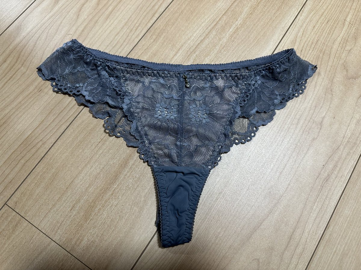 i87841's tweet photo. 3日着用Tバック💕
匂いつよめです🤭
欲しい方、DMください☺️

#下着売ります #下着売買 #下着買います #ブラジャー売ります #パンティー売ります #パンツ売ります #おしっこ売ります #おりものシート売ります https://t.co/Kds2kASS88