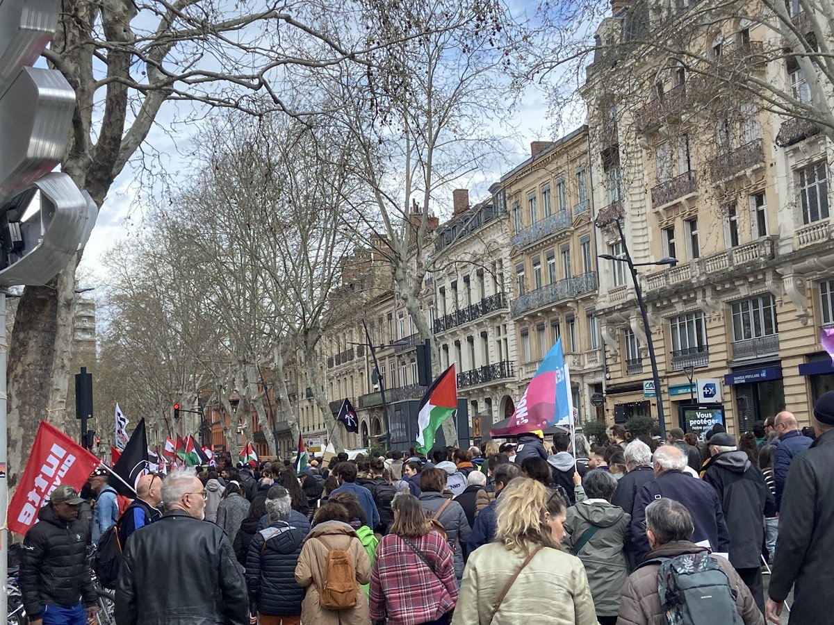 icioccitanie's tweet photo. 📸 Le cortège est parti à #Toulouse

Près de 3.000 personnes manifestent contre le racisme et sont parties du Capitole direction Arnaud Bernard 

#manifestation #Toulouse https://t.co/a89NtpI4J7