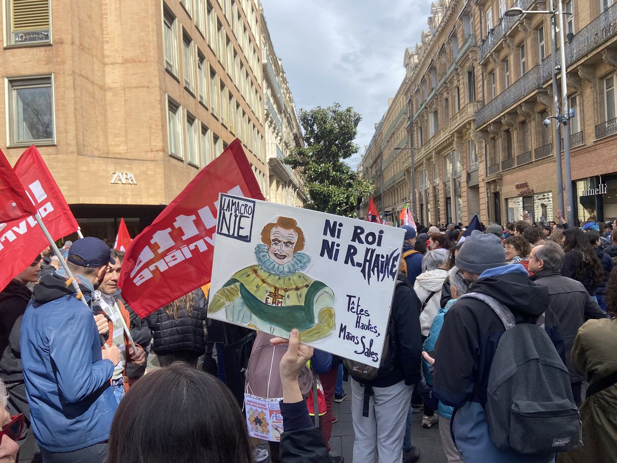 📸 Le cortège est parti à #Toulouse

Près de 3.000 personnes manifestent contre le racisme et sont parties du Capitole direction Arnaud Bernard 

#manifestation #Toulouse