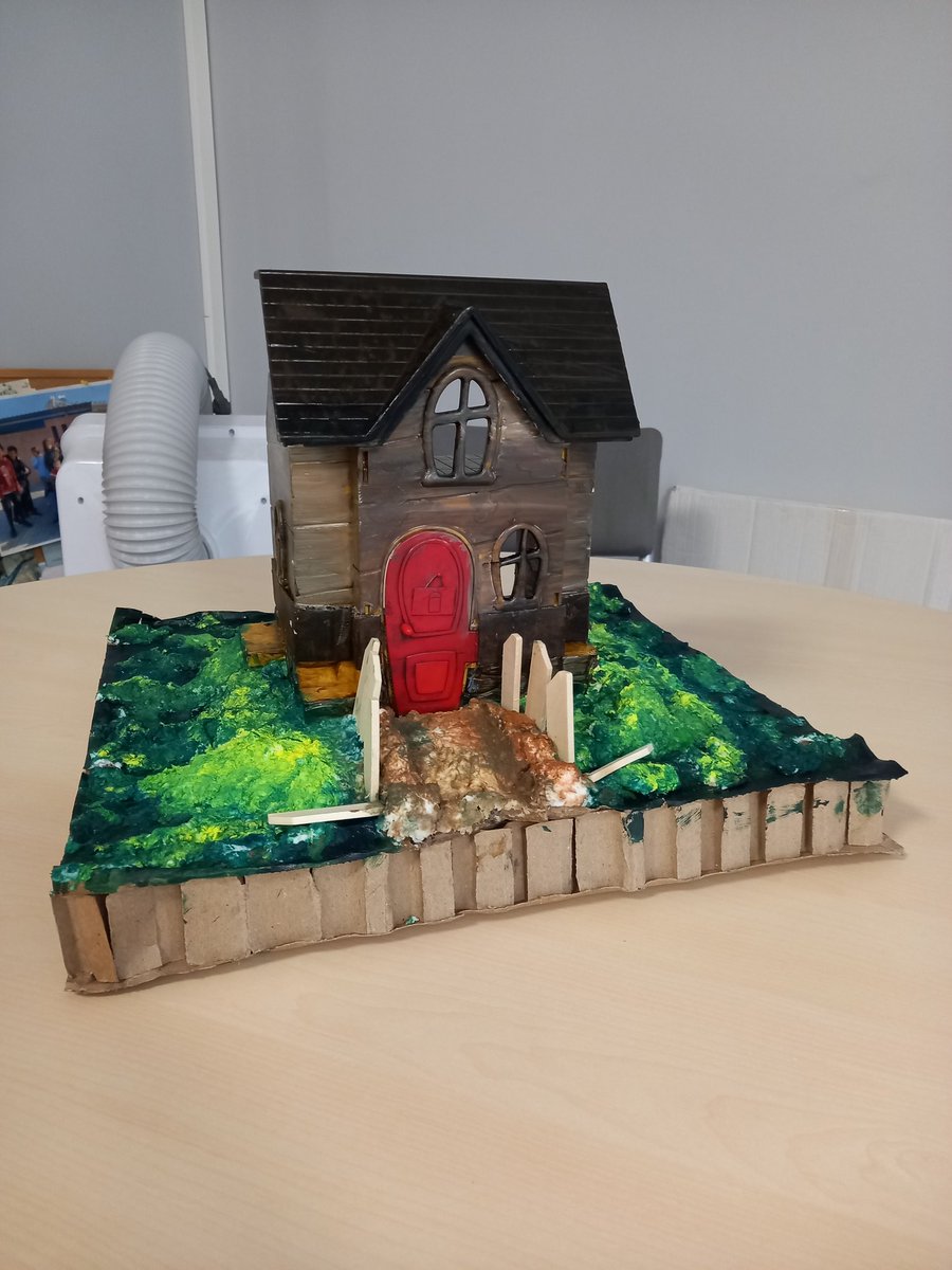 Los trabajos y los días en el #Neil. Maqueta realizada por David, un joven alumno del centro. Enhorabuena David y resto de alumnos que han hecho notables trabajos!
💞🚀📚
#LosDelNeilHemosPisadoLaLuna