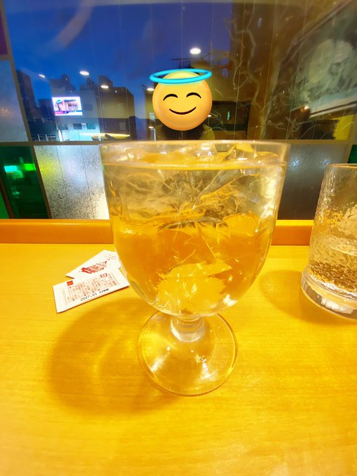 4ur_njoiment's tweet photo. 今日も今日とてサイゼ飲み 外の景色が見えるからこの店舗好き  #サイゼリヤ #飲み #ワイン https://t.co/laIB5c2A7n