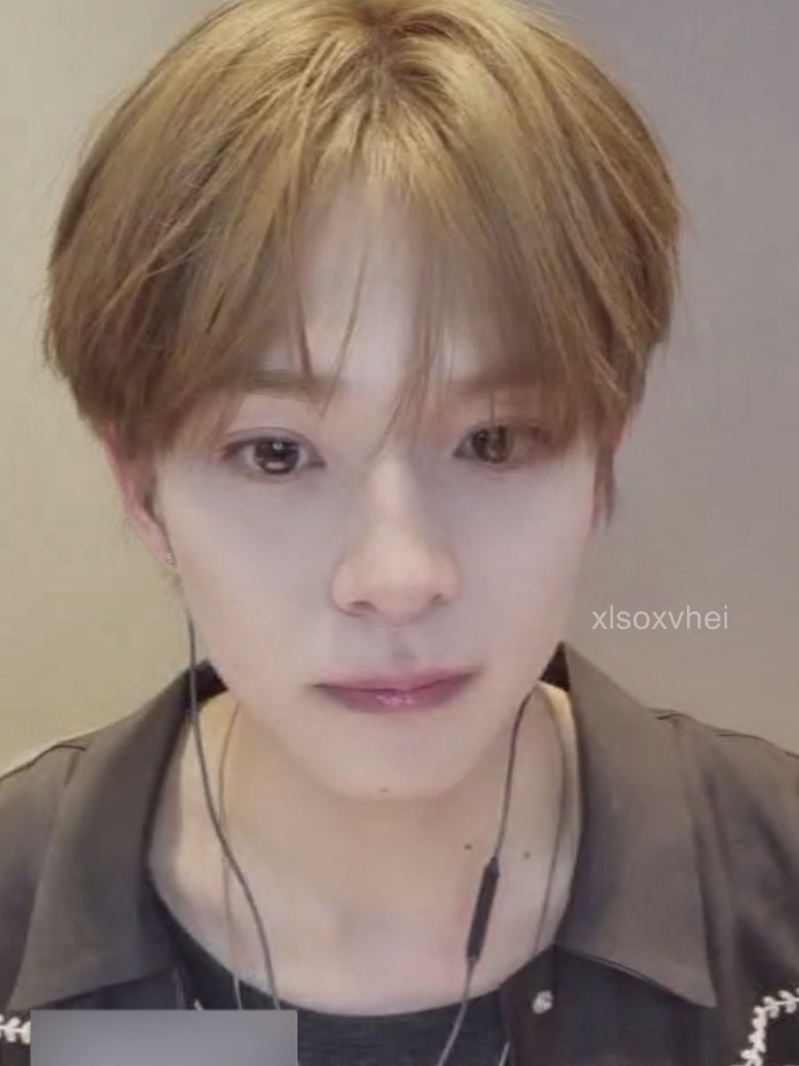 xlsoxvhei's tweet image. 250322 영통 #아사히 

오늘 얼굴 너무 귀여우시다..💛