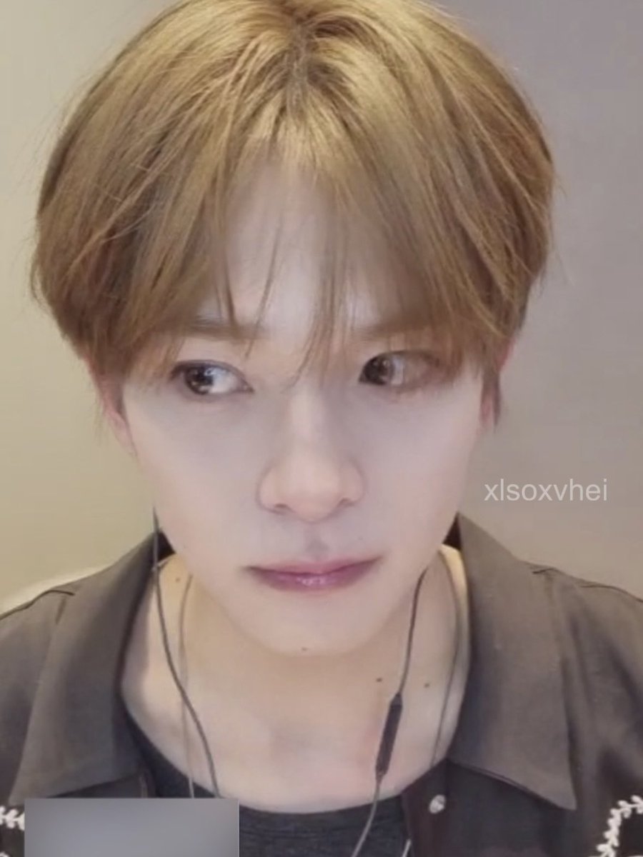 xlsoxvhei's tweet image. 250322 영통 #아사히 

오늘 얼굴 너무 귀여우시다..💛