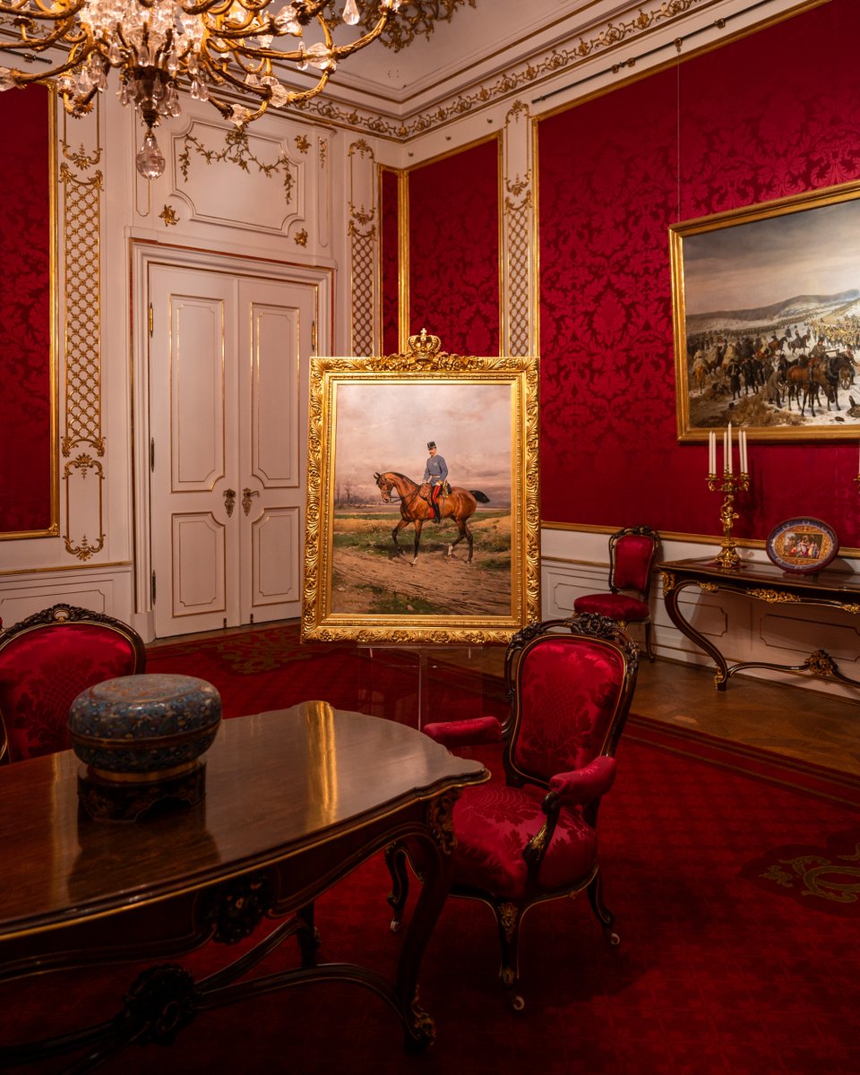 sisi_museum's tweet image. #Museumtour: In the Large Salon at the Imperial Apartments,  you can rediscover the famous portrait of #Crown #Prince #Rudolf by Tadiuz von Adjukiewicz.

In the season of spring, the portrait takes on a new resonance - a symbol of imperial grandeur and fleeting youth.

📷© SKB