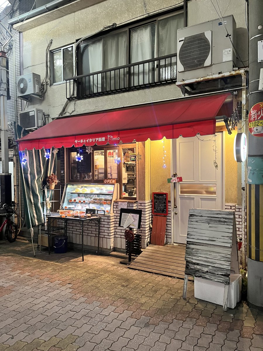 jyo_cuu's tweet photo. 10代の頃ここの上に住んでて
よく下でご飯食べて呑んでた。 https://t.co/F41DDrlw04