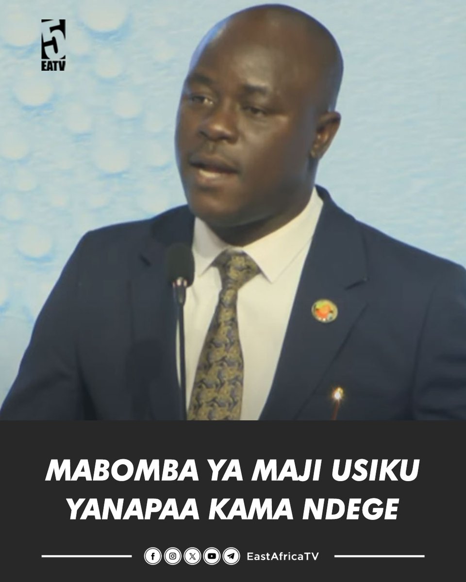 eastafricatv's tweet photo. #UPSATES "Tumekwenda Shinyanga vijijini Muheshimiwa Rais tumefika pale usiku Mhandisi wa Maji anahangaika akutane na wewe kiongozi namwambia hapana muda usiku umekwenda tutakutana Site"
"Tunafika eneo linaitwa mwakitolia unakuta zaidi ya bilioni 1.3 hela imetolewa lakini wananchi hawapati maji, unamuuliza kwanini hapa wananchi hawapati maji wakati fedha za serikali zimetolewa bilioni 1.3, anakwambia Mheshimiwa waziri ndo maana nilitaka nikunong'oneze, Mheshimiwa Rais, Mhandisi wa maji anasema Mheshimiwa Waziri sijawahi kuona Wananchi wachawi kama katika hichi Kijiji, namuuliza anasemaje ananiambia hapa tumefanya kazi kubwa lakini usiku hapa mabomba yanapaa kama ndege"
Waziri wa Maji Juma Aweso akizungumza katika Uzinduzi wa Sera ya Taifa ya Maji ya Mwaka 2002 toleo la mwaka 2025. #EastAfricaTV