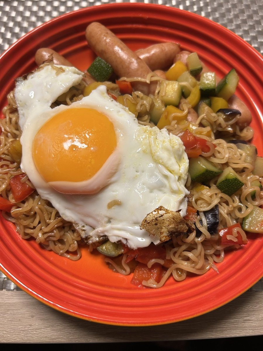 晩御飯、具沢山の焼きそばー
目玉焼きをトッピング🍳
#料理勉強中
#焼きそば
#自炊
#おうちごはん