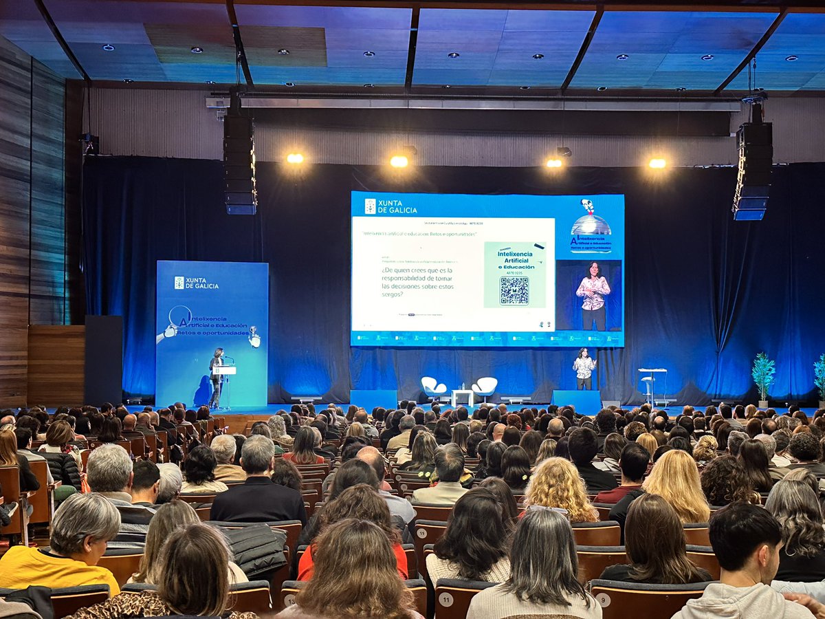Bcodesal's tweet photo. @EduXunta 📱 Durante o Congreso de IA e Educación, abriuse un espazo de participación para que asistentes puideran preguntar aos relatores a través de MENTI. Un debate enriquecedor sobre o futuro da educación! #CAFI_educaciondixital #Eduxunta #IA https://t.co/5oMCp23J44
