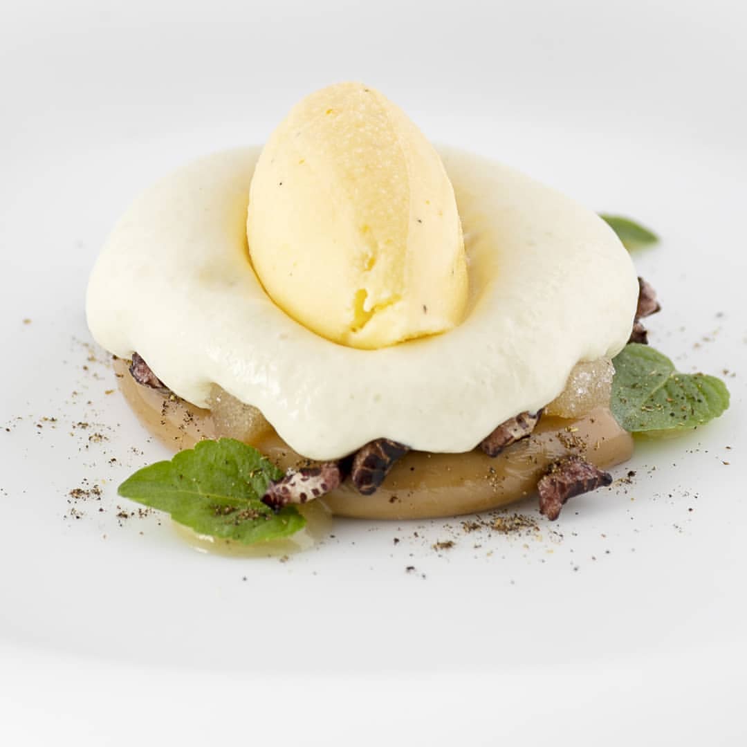 costa_adeje's tweet photo. 🍷 El buen comer tiene un destino favorito… ¡Y es Costa Adeje! ¿Sabías que somos el municipio de España con más Estrellas MICHELIN por habitante?

#EstrellaMichelin #DóndeComerCostaAdeje #Tenerife #CostaAdeje #GastronomíaAdeje #EnCuerpoyMente #RestaurantesTenerife https://t.co/4FQ9vTjJq3