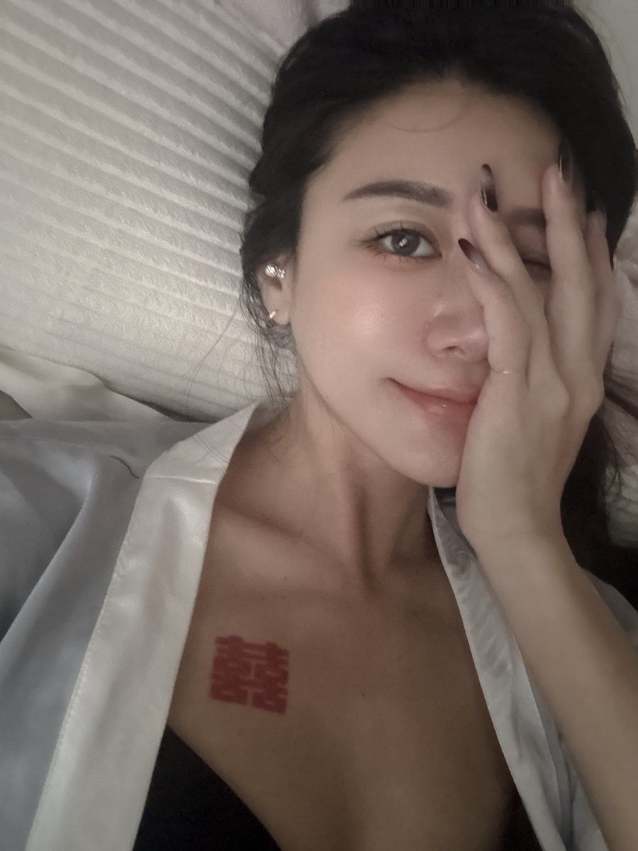 週六✌🏻
還有什麼比窩在被窩裡發懶
還更快樂幸福的事呢

#週六#被窩時光

𝕁𝕍𝕀𝔻 🔍 𝕗𝕒𝕟𝕝𝕒𝕣𝕒𝟙𝟚𝟚𝟛  
【LINE】https://t.co/JHpyc267YW
【JKFace】https://t.co/Z43zkXqPxW https://t.co/Kszu7gO8Z4