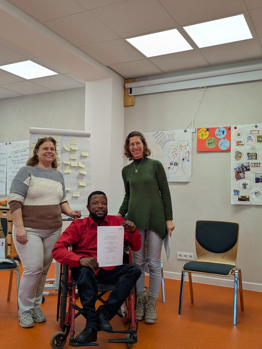 AhoutyKOUAKOU's tweet photo. Du 17 au 21 mars 2025, j'ai pris part à la formation sur l'Equité du Genre organisée par Kurve Wustrow, Allemagne. Elle a permis d'aborder les questions de genre de façon holistique.
#GenderEquity
#gendersensitivity 
#gendermainstreaming 
#kurvewustrow
#actionethumanisme https://t.co/NYQQk0ejcx