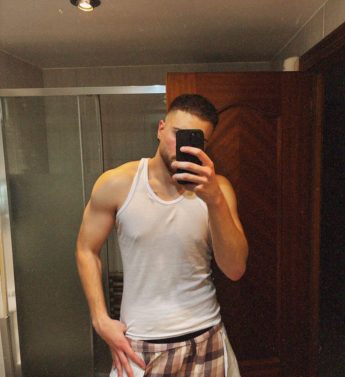 Mi pijama siempre será una camiseta interior 💁🏼‍♂️😎