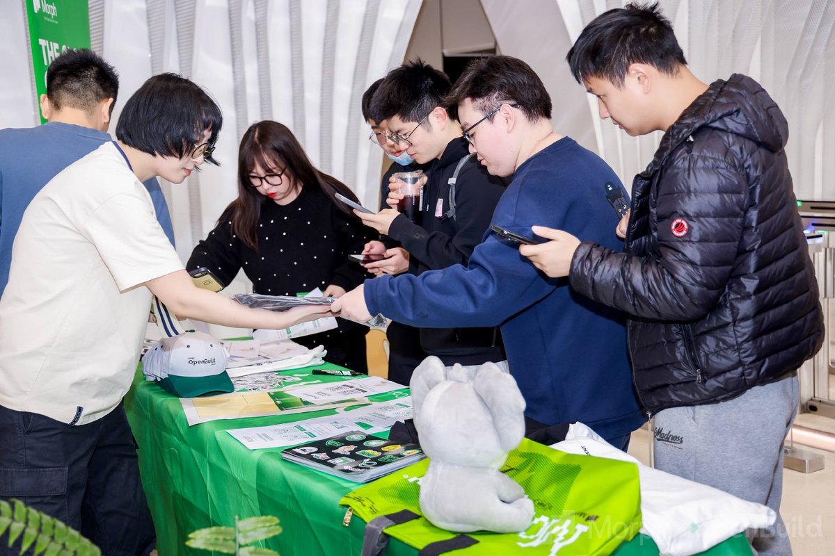🚀🚀🚀 
<a href="/OpenBuildxyz/">OpenBuild</a> 联手@MorphLayer
 举办Morph 中国行 | 第一站 - 上海站，活动正式开始啦！

消费级公链 Morph 官方团队 &amp; 头部 KOL &amp; 知名 VC 共聚一堂。活动刚刚开始，欢迎所有在上海的小伙伴们前来参加！
报名链接：lu.ma/qd01qg80
