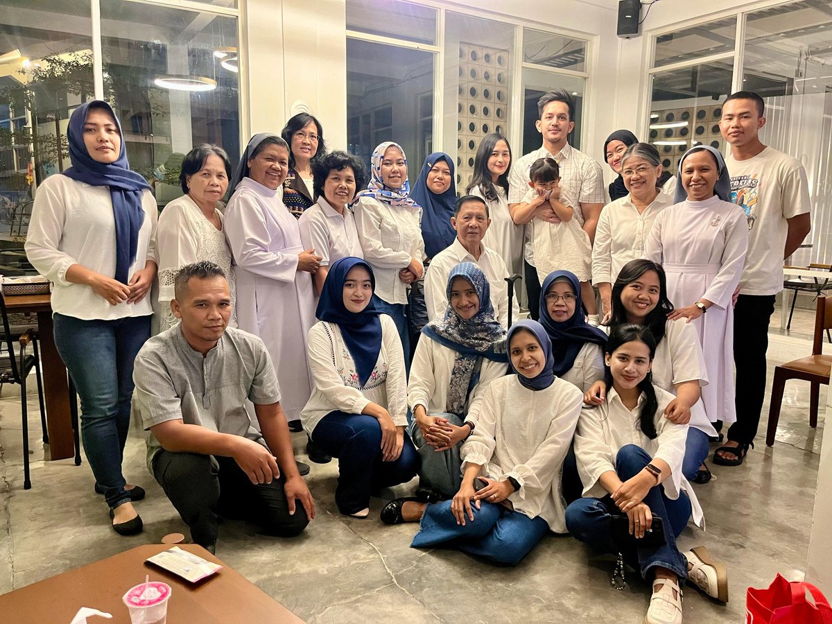 s_afifff's tweet photo. Bukber ramadhan tahun ini ❇️ https://t.co/FdXc5TyHCz