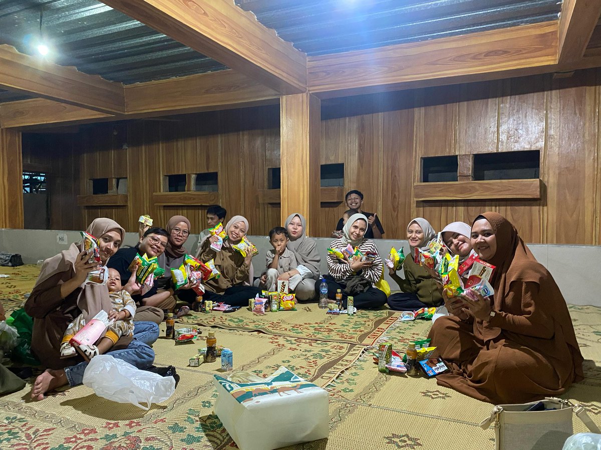 s_afifff's tweet photo. Bukber ramadhan tahun ini ❇️ https://t.co/FdXc5TyHCz
