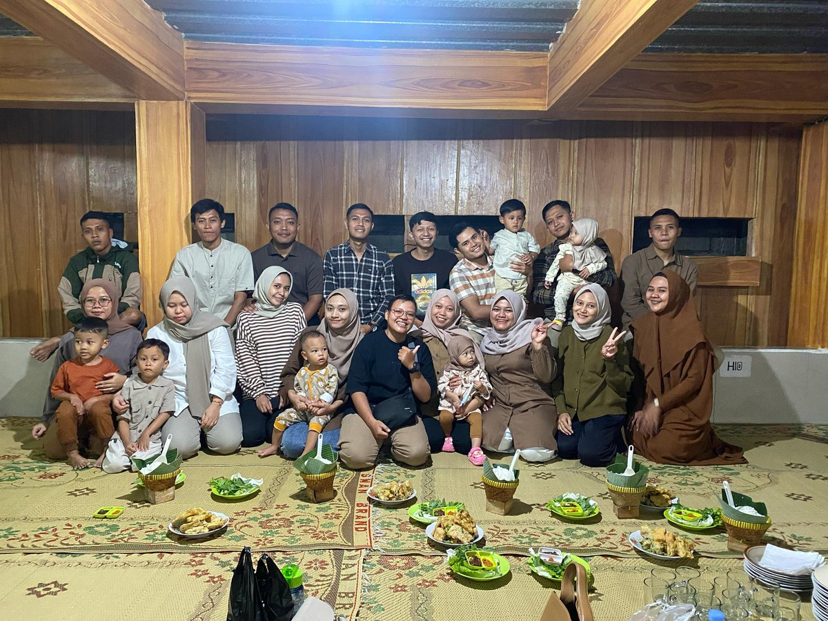 s_afifff's tweet photo. Bukber ramadhan tahun ini ❇️ https://t.co/FdXc5TyHCz