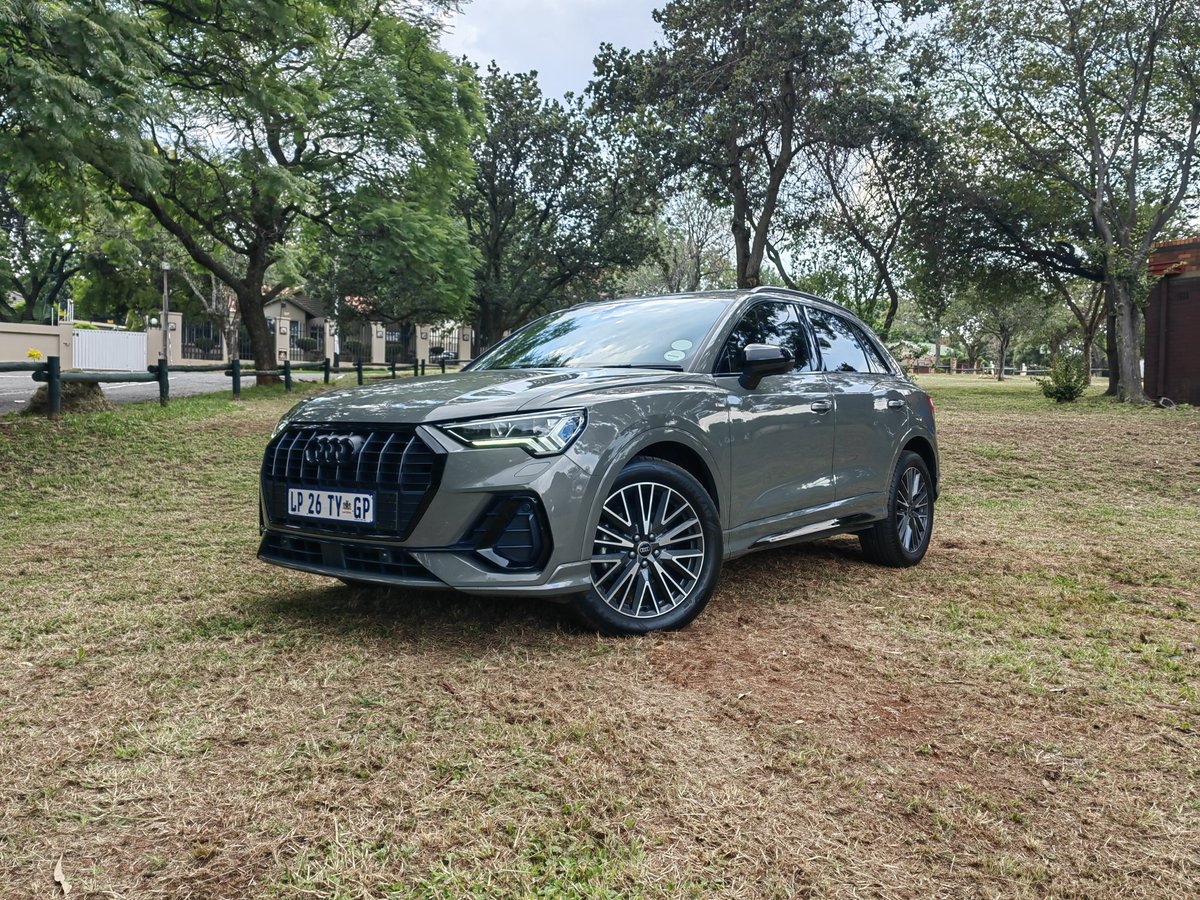…MMI touch display, and a panoramic sunroof, creating an atmosphere of modern sophistication.  First impressions? This is a strong contender for those who crave luxury in a compact SUV. Pricing for the Q3 35TFSI Black Edition starts from R879,050.

📝/📸: <a href="/klyvque/">-klyvQue</a>