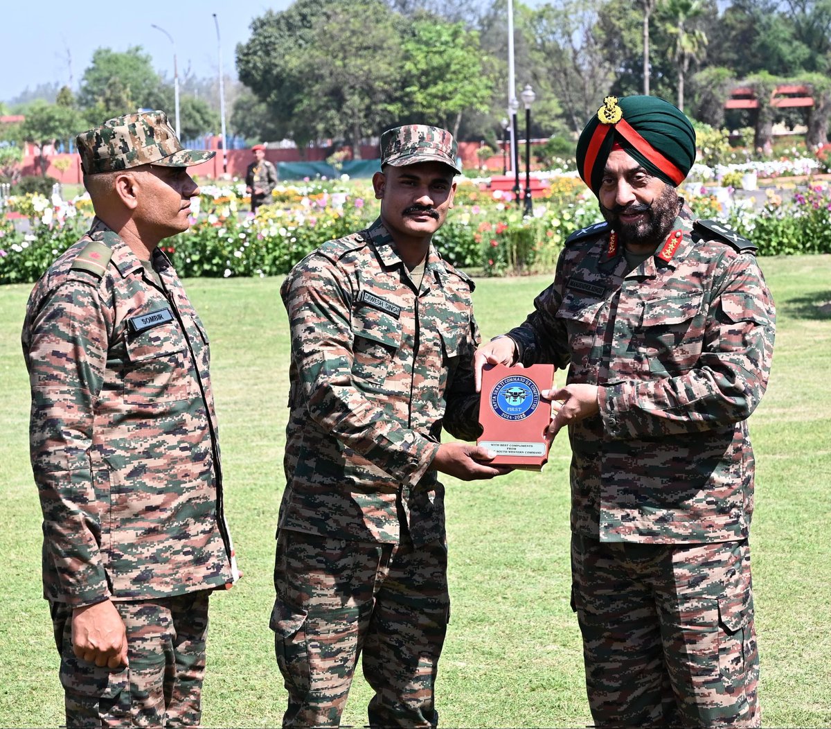 SWComd_IA's tweet photo. Mastering the Skies, Defining the Future.
#SaptaShakiCommand takes Drone Warfare training to new heights, hosting a cutting-edge Drone Competition at #MahajanFieldFiringRanges, where teams showcased their skills under simulated operational conditions.
The winners were felicitated for their exceptional performance by #LtGenManjinderSingh, #ArmyCommander #SaptaShaktiCommand, in a special ceremony organised at #BathindaMilitaryStation.
#YearofTechAbsorption
#ChetakCorps
#SaptaShaktiCommand
#IndianArmy
#DroneWarfare
@adgpi
@HQ_IDS_India
@SpokespersonMoD
@PRODefRjsthn
@KSBSectt
@IAF_MCC
@indiannavy
@prodefencechan1
@westerncomd_IA
@NorthernComd_IA
@suryacommand
@IaSouthern
@SWComd_IA
@artrac_ia
@easterncomd
@DelhiArea_IA