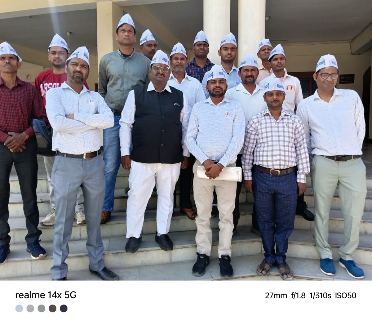 डिप्टी जेलर मीना कनौजिया जी पर हो रहे अत्याचार एवं कौशांबी हत्याकांड सहित कई मामलों उस पर वर्तमान सरकार के असंवेदनशील और भेद भावकारी व्यवहार को लेकर बदायूं जिले में ज्ञापन सौंपा गया है।
#गाडगे_यूथ_ब्रिगेड_बदायूं
सभी पदाधिकारीयो का  समाज की लड़ाई के लिए धन्यवाद