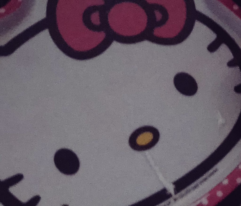fakiu_eli's tweet photo. hello Kitty captada echándose una línea https://t.co/jZDXGtauTo