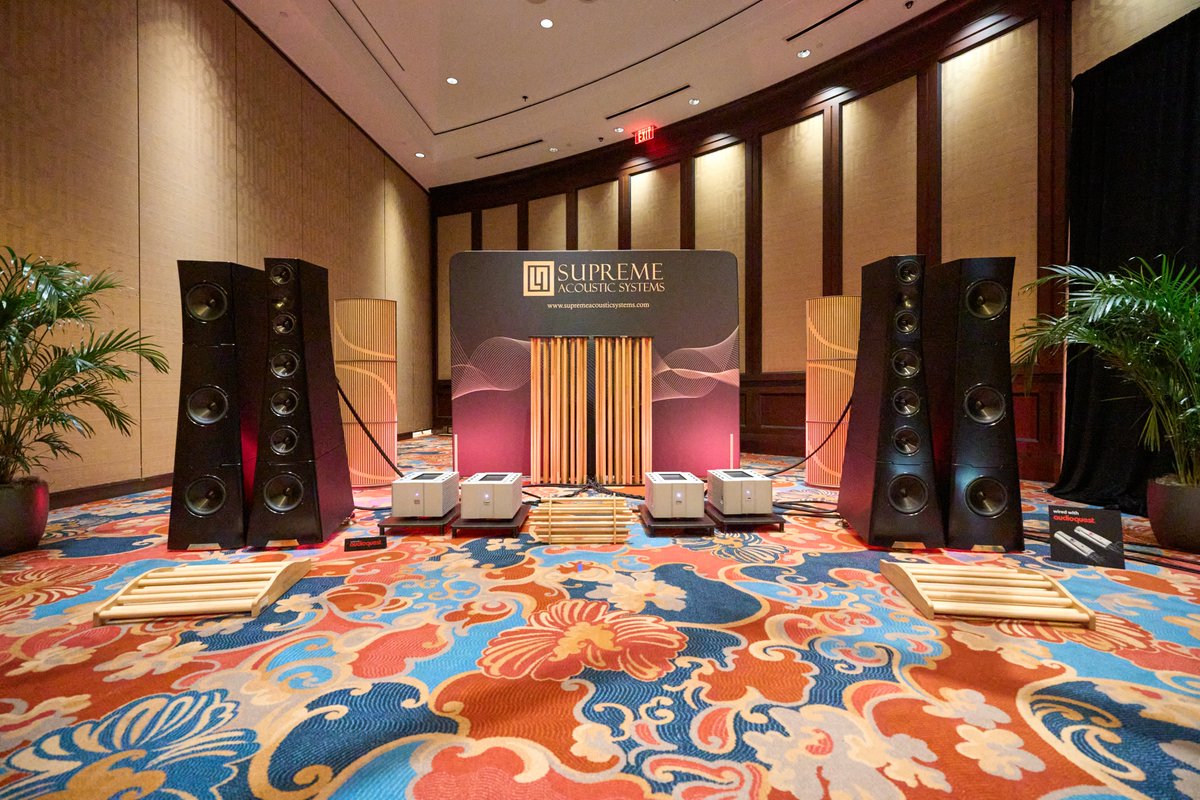 AT110s's tweet photo. South West Audio Fest 2025
Supreme Acoustic Systems

YG×Soulnote×Taiko

Taiko Olympus with Olympus I/O (internal DAC) → Soulnote P-3 
→ M-3X → YG Acoustics XV3 Sig main tower
→ M-3 → woofer tower

Taiko Extreme Router, Extreme Switch, Extreme DC Distributor https://t.co/PECIIxu3xo