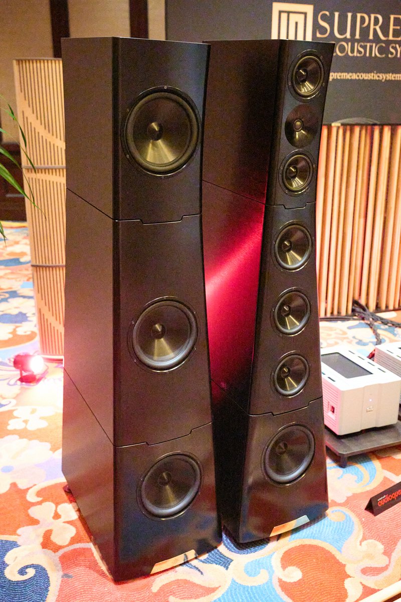AT110s's tweet photo. South West Audio Fest 2025
Supreme Acoustic Systems

YG×Soulnote×Taiko

Taiko Olympus with Olympus I/O (internal DAC) → Soulnote P-3 
→ M-3X → YG Acoustics XV3 Sig main tower
→ M-3 → woofer tower

Taiko Extreme Router, Extreme Switch, Extreme DC Distributor https://t.co/PECIIxu3xo