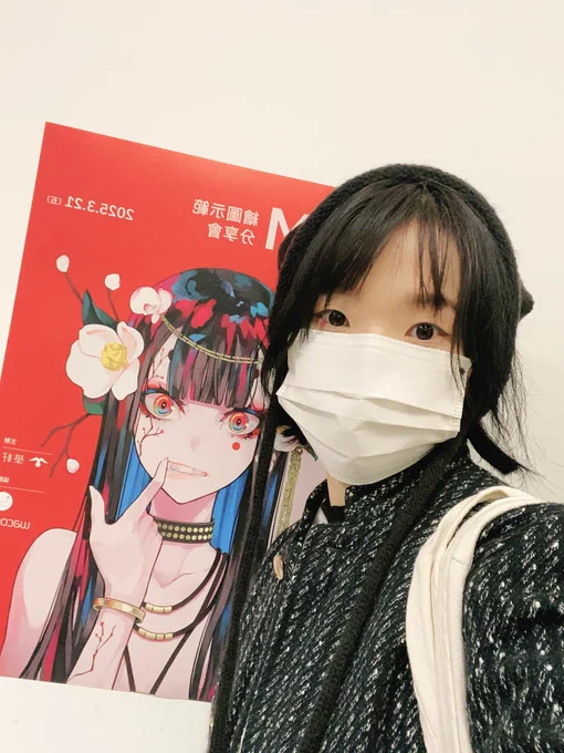 LAM老師的作畫方式因為跟自己畫的系統性很像,(我現在才曉得發音是拉姆)過程非常親切,我甚至可以跟老師默契問答,因為答案完全一致笑死,但選色跟裝飾就真的是看不到車尾燈了,(貓耳帽被稱讚到真開心)中間跟積橘老師討論插畫跟設計之間的關聯有點太充實,I人要回去充電了⋯謝謝學籽文創 