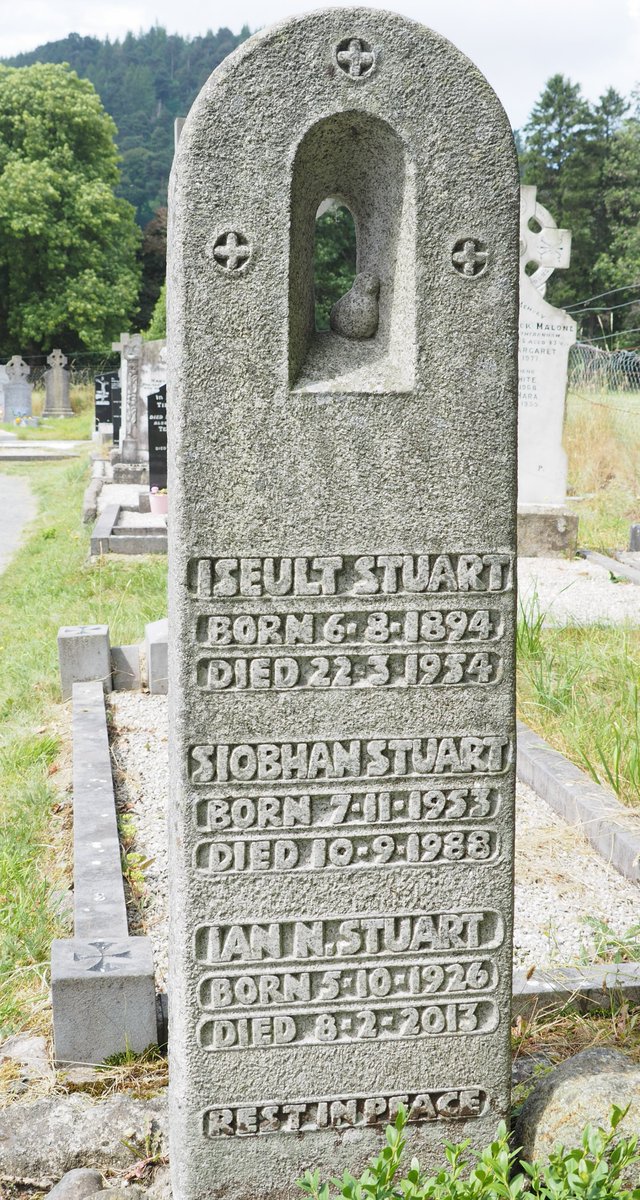 lorraineelizab6's tweet photo. Iseult Gonne (6 Aug 1894 Paris-22 March 1954 #Laragh🏰, #Wicklow). Daughter of Maud Gonne & Lucien Millevoye. Wife of Irish novelist Francis Stuart. V sad story of how she was conceived, & her mum never acknowledged her (referred to as Maud's niece/cousin) https://t.co/WO5Hl0utFe https://t.co/8rRSnQG2Ez
