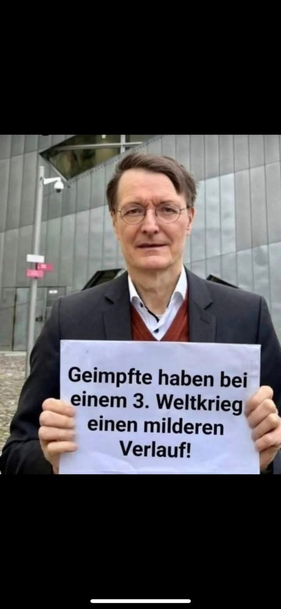 Der Mann mit seinen häßlichen Zähnen glaubt das 👨🏿‍🦳🙈
