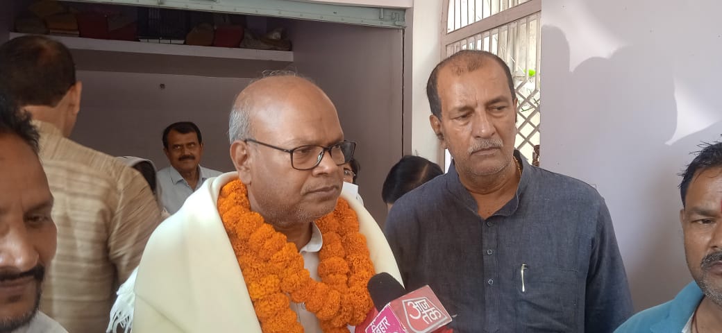 SarjanSinghINC's tweet photo. बिहार प्रदेश कॉंग्रेस कमिटी के नवनियुक्त अध्यक्ष @rajeshkrinc जी से उनके पटना स्थित आवास पर मुलाकात कर उन्हें बेगूसराय जिला कांग्रेस कमिटी की ओर से बधाई दिया। https://t.co/xebFAdDLEw